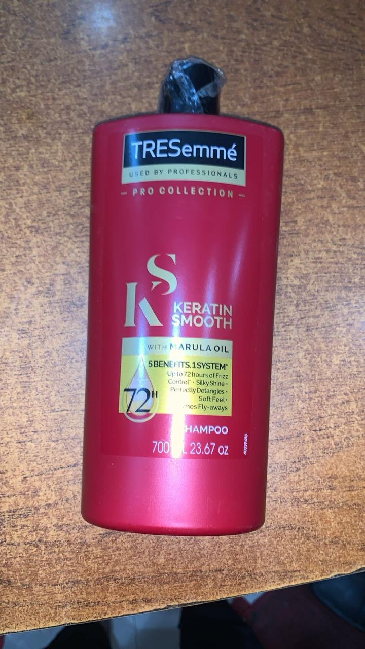 TRESemme Keratin Smooth Shampoo with Marula Oil Pro Collection 700 mL